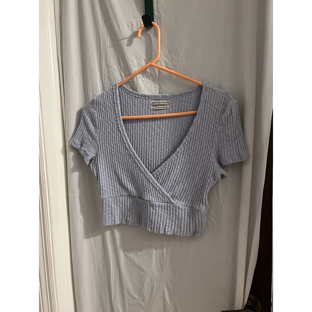 Urban Outfitters Tuscany Top Womens Medium Surplice Neckline Cropped Ribbed Tee